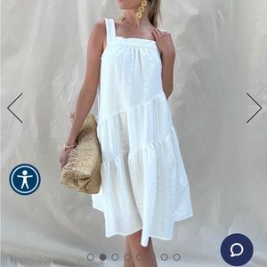 This voluminous baby doll dress a versatile option for any occasion!